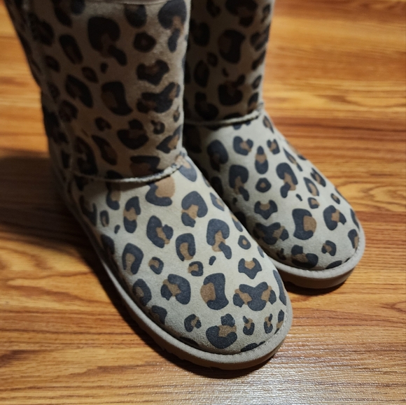 UGG Classic Short II Bootie size 7 - Picture 9 of 9